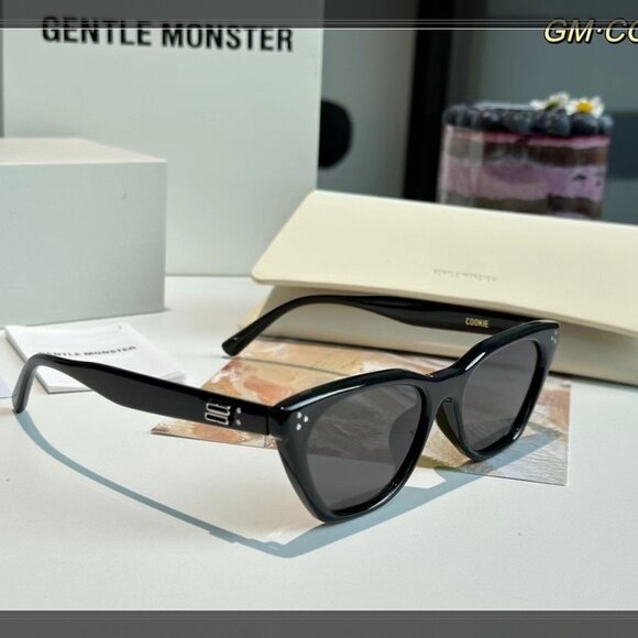 Gentle Monster Cookie Cat-Eye Sunglasses - Black, Like New! main image 6